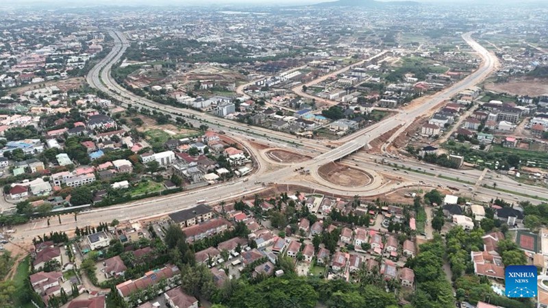 Picha hii iliyopigwa tarehe 4 Juni 2025 ikionyesha barabara kuu ya N16 mjini Abuja, Nigeria. (Kampuni ya CGC Tawi la Nigeria/kupitia Xinhua)