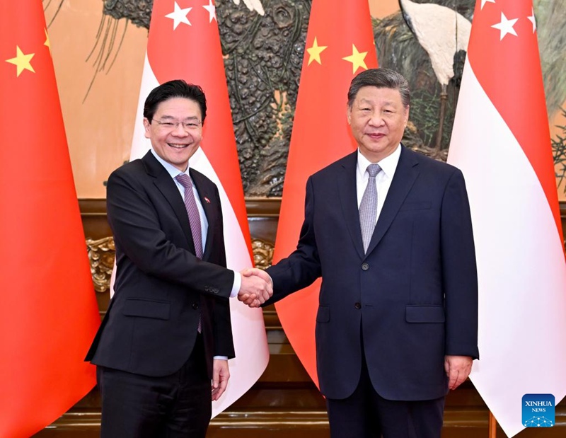 Rais Xi akutana na Waziri Mkuu wa Singapore, akitoa wito wa kuboresha ushirikiano kati ya China na Singapore
