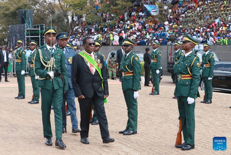 Rais Emmerson Mnangagwa wa Zimbabwe (wa pili mbele kushoto) anahudhuria sherehe ya 45 ya Siku ya Mashujaa mjini Harare, Zimbabwe, Agosti 11, 2025. (Picha na Shaun Jusa/Xinhua)