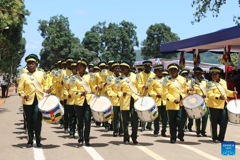 Bendi ya jeshi ikiwa kwenye gwaride la kuadhimisha miaka 65 ya uhuru wa Jamhuri ya Afrika ya Kati mjini Bangui, Jamhuri ya Afrika ya Kati, Agosti 13, 2025. (Str/Xinhua)
