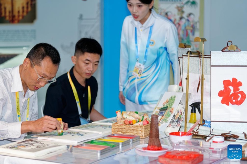 Uzoefu mdogo wa kujihisi urithi wa?utamaduni usioshikika?katika kituo cha wanahabari?cha Mkutano wa Jumuiya ya Ushirikiano ya Shanghai 2025 mjini?Tianjin
