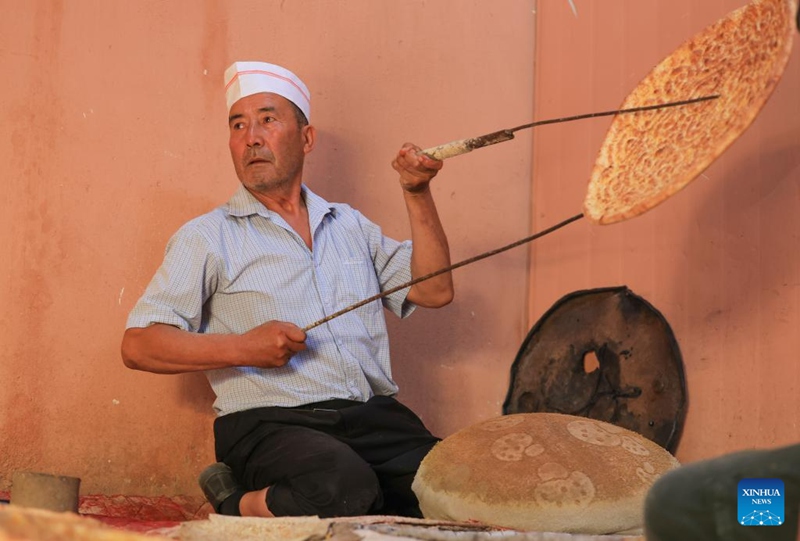 Mbinu za kijadi za kutengeneza mkate wa naan zarithiwa na kuendelezwa Xinjiang, China